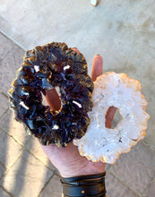 Load image into Gallery viewer, Crystal Donut candles