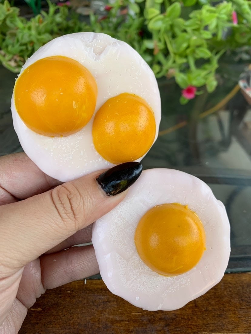Egg wax melt